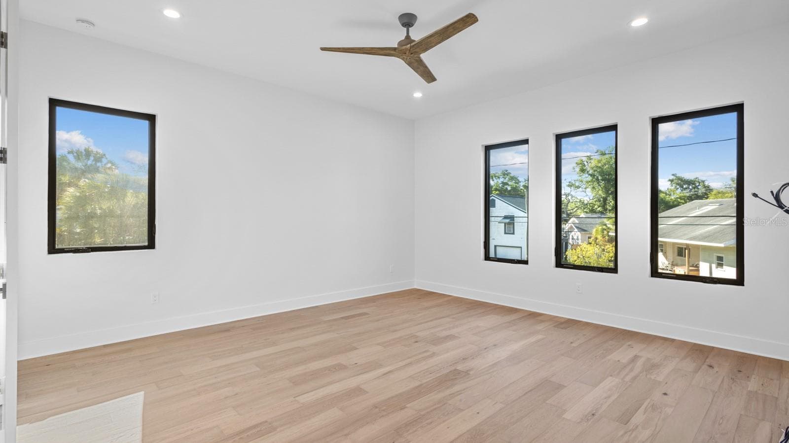 Single Family Residence at 2519 N RIVERSIDE DR, TAMPA, photo 19 of 27