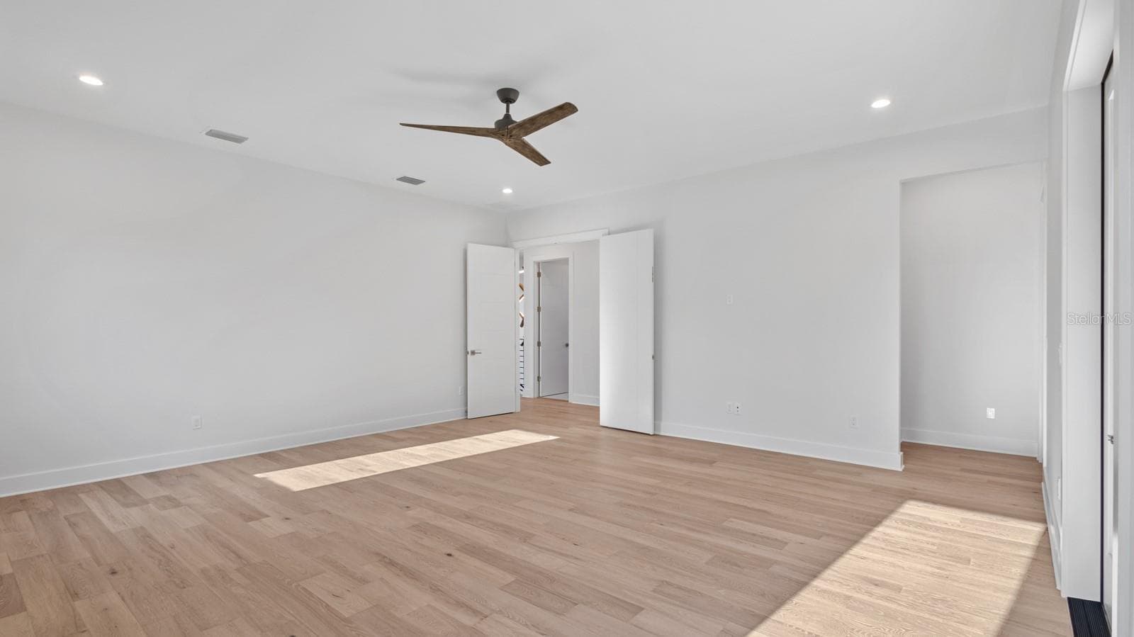 Single Family Residence at 2519 N RIVERSIDE DR, TAMPA, photo 20 of 27