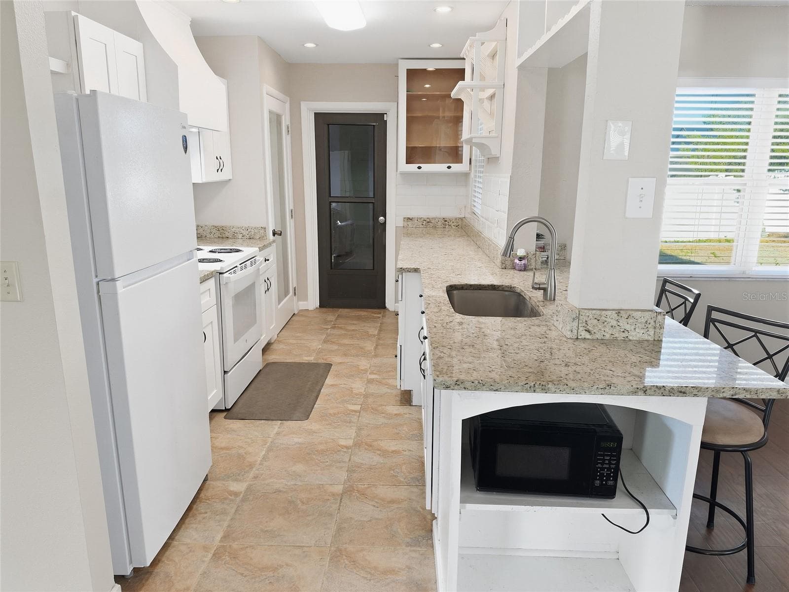 Single Family Residence at 12421 BROOKSIDE ST, SPRING HILL, photo 7 of 33