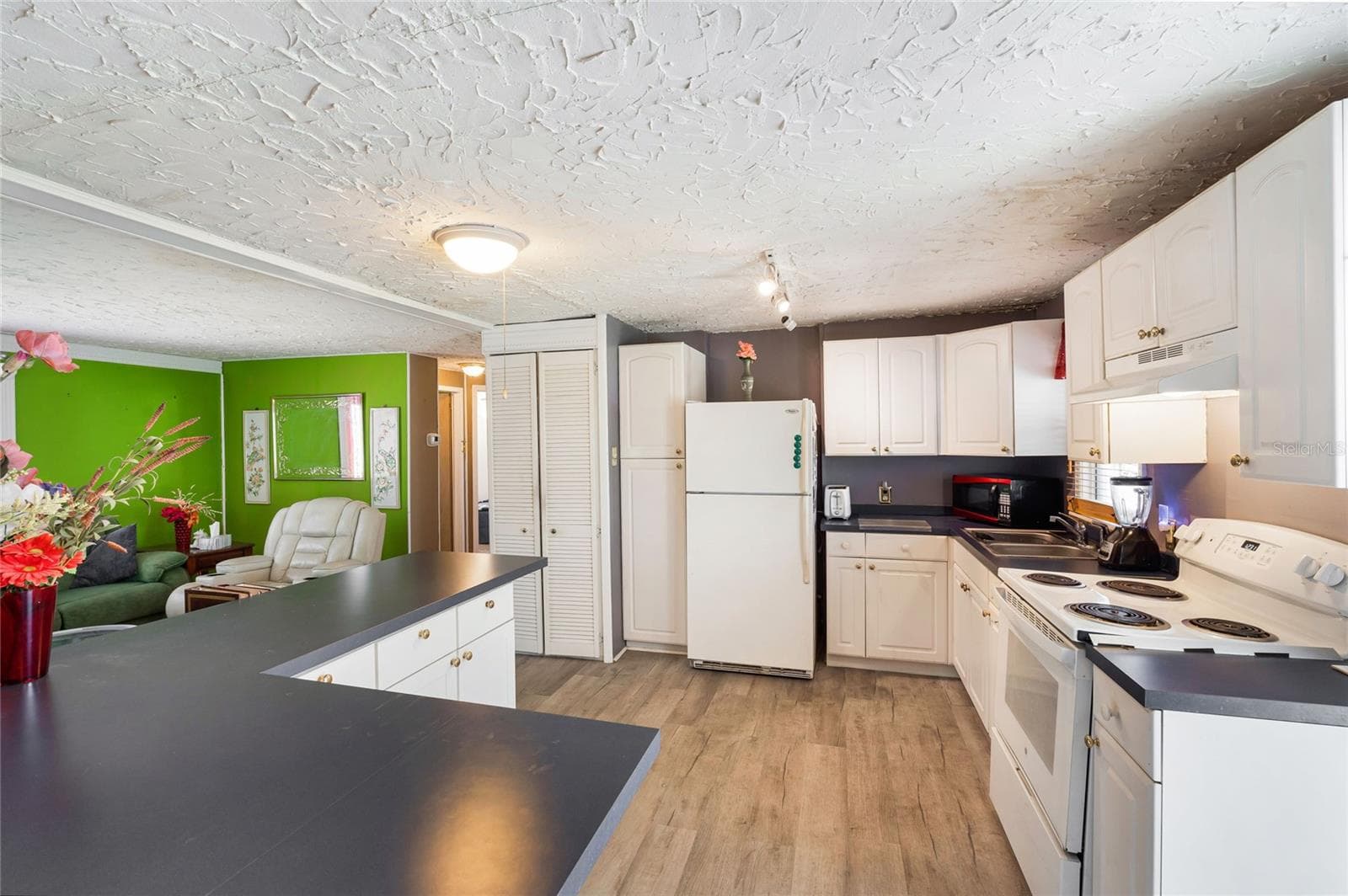Mobile Home at 210 ROMA RD, VENICE, photo 6 of 28