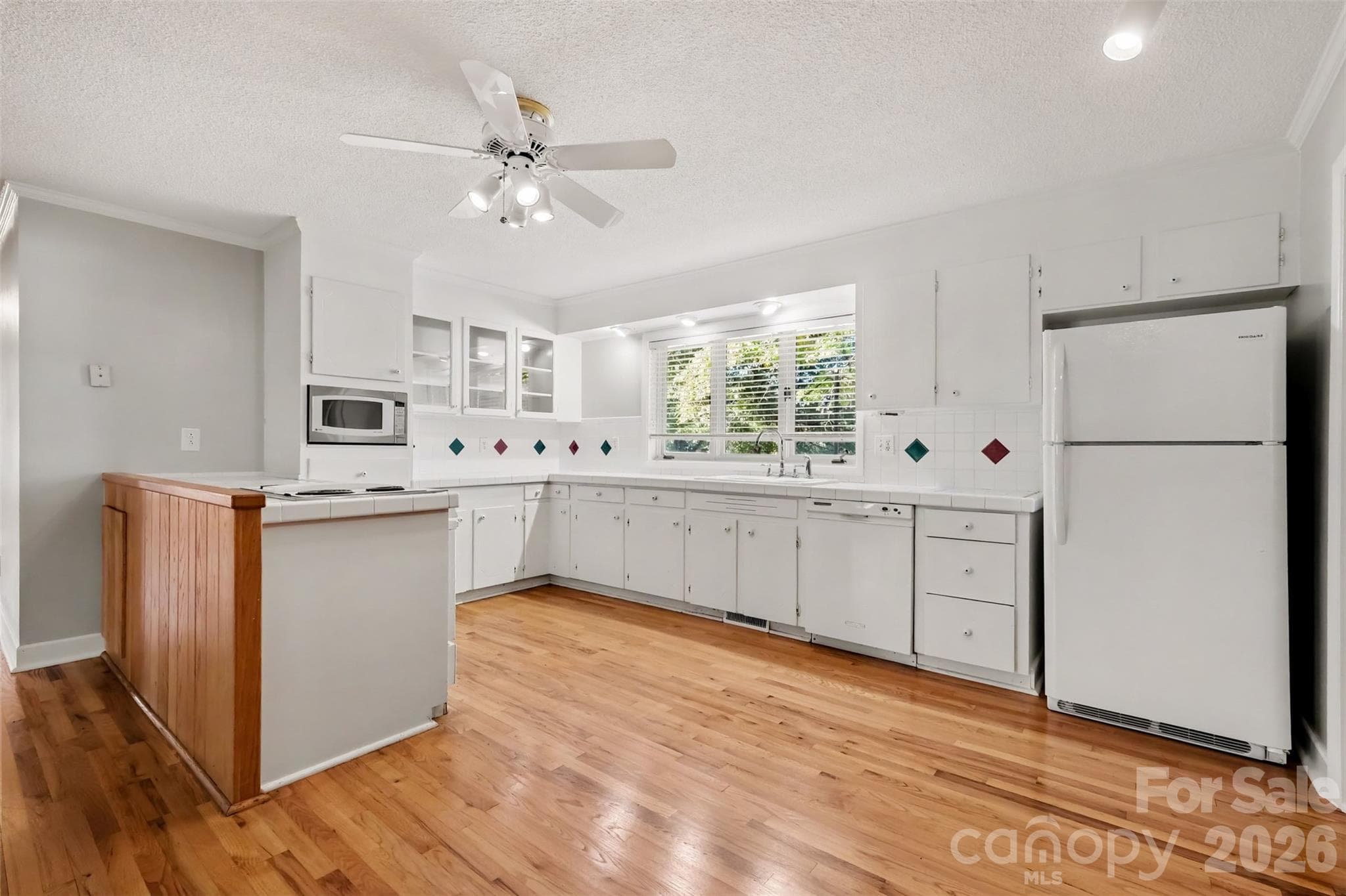 Single Family Residence at 225 Edgewood Drive, Statesville, photo 10 of 31