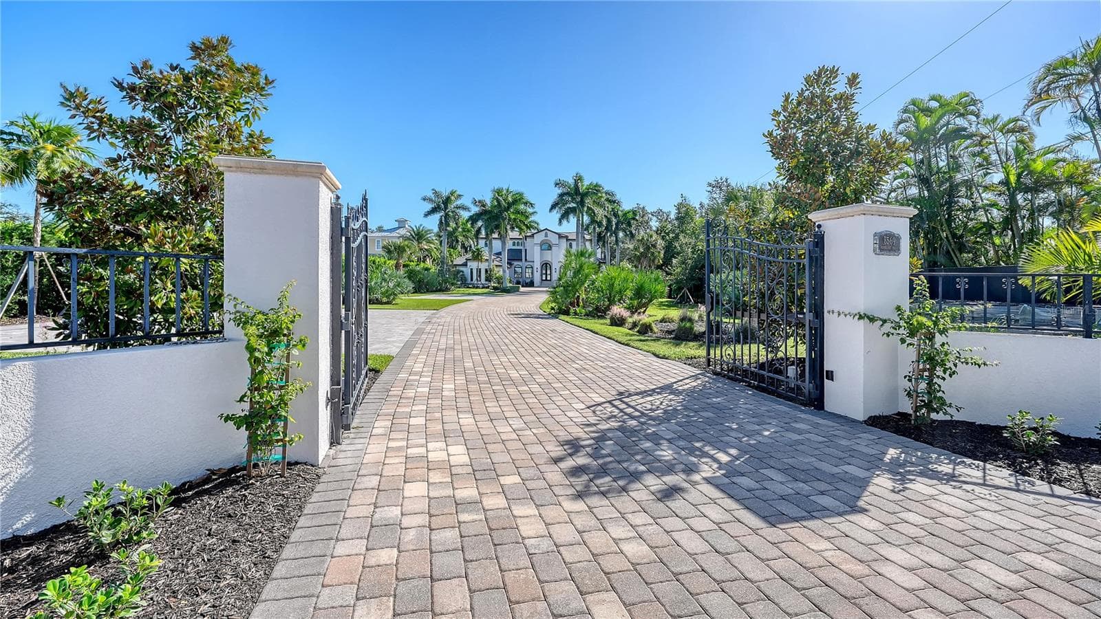 Single Family Residence at 8569 MIDNIGHT PASS RD, SARASOTA, photo 2 of 60