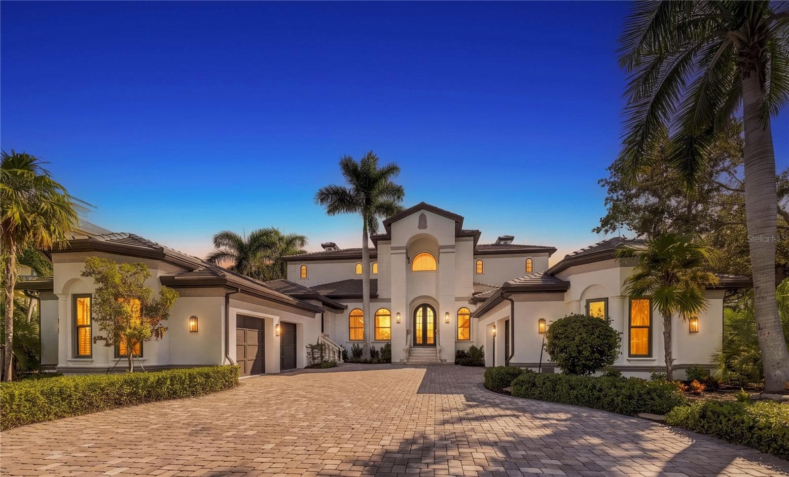 Single Family Residence at 8569 MIDNIGHT PASS RD, SARASOTA, photo 4 of 60