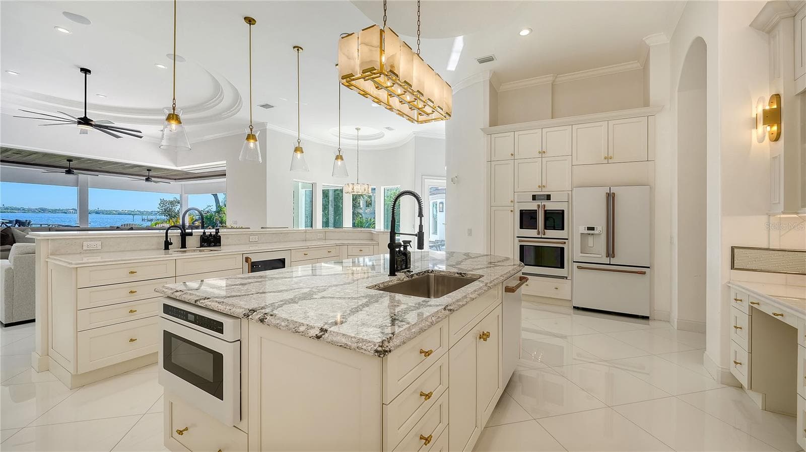 Single Family Residence at 8569 MIDNIGHT PASS RD, SARASOTA, photo 14 of 60