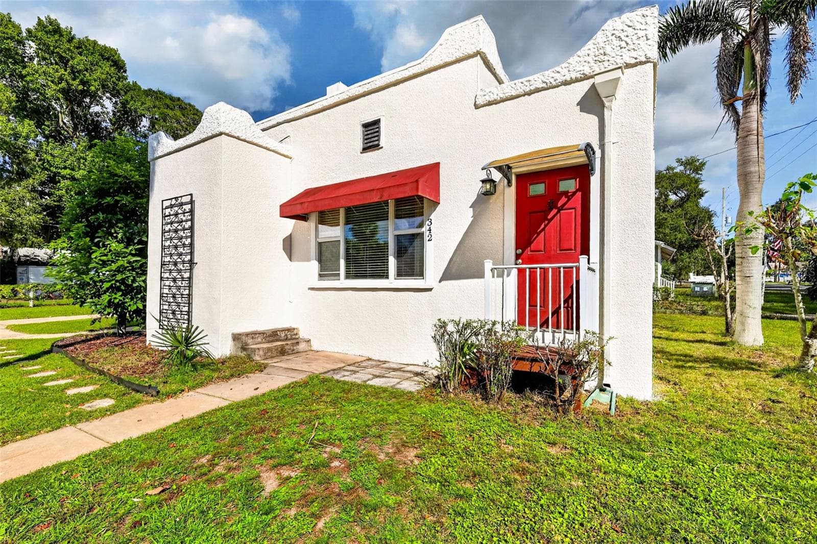 Single Family Residence at 342 S CLAYTON ST, MOUNT DORA, photo 3 of 41