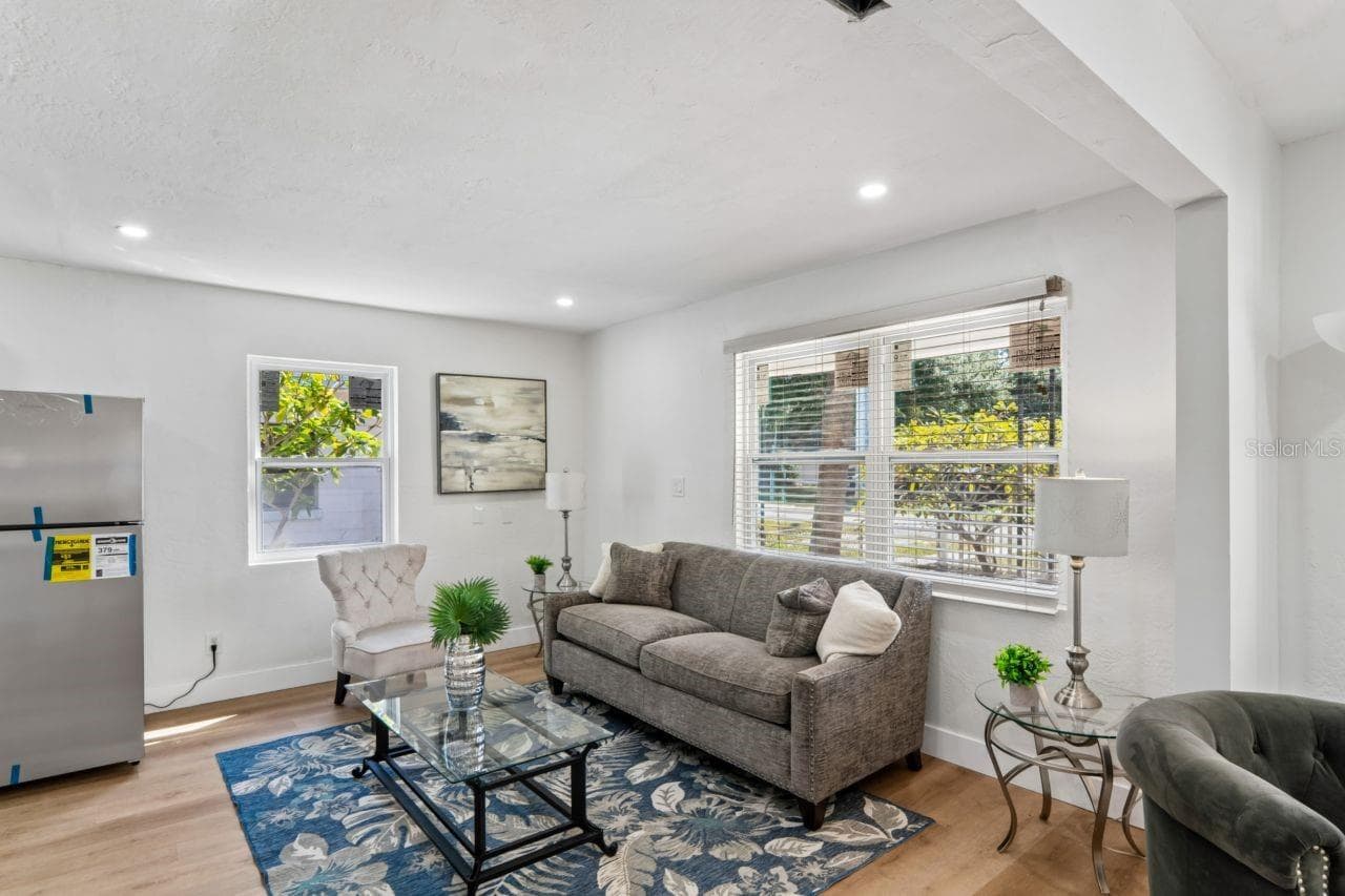 Single Family Residence at 2929 EMERSON AVE S, ST PETERSBURG, photo 6 of 36
