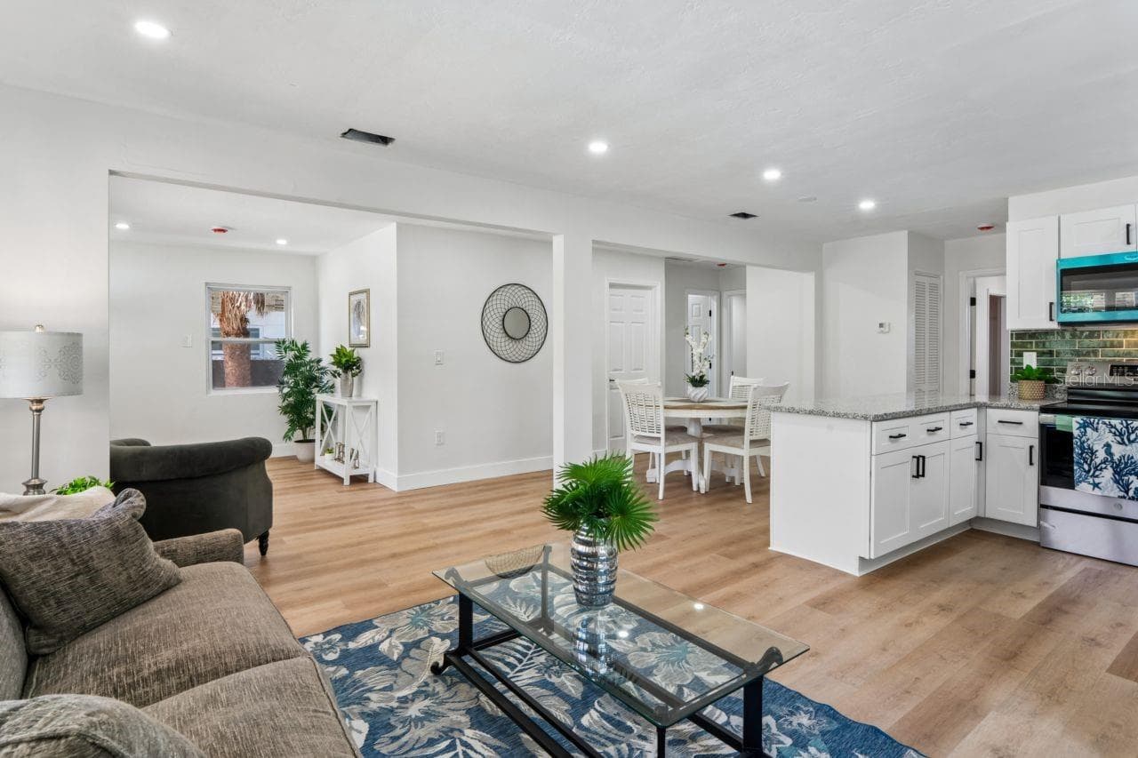 Single Family Residence at 2929 EMERSON AVE S, ST PETERSBURG, photo 9 of 36