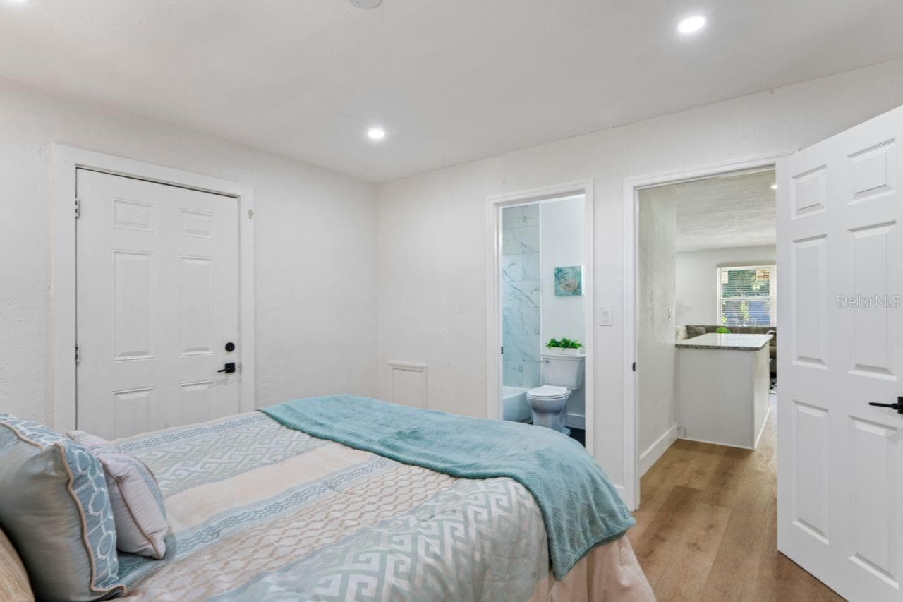 Single Family Residence at 2929 EMERSON AVE S, ST PETERSBURG, photo 20 of 36
