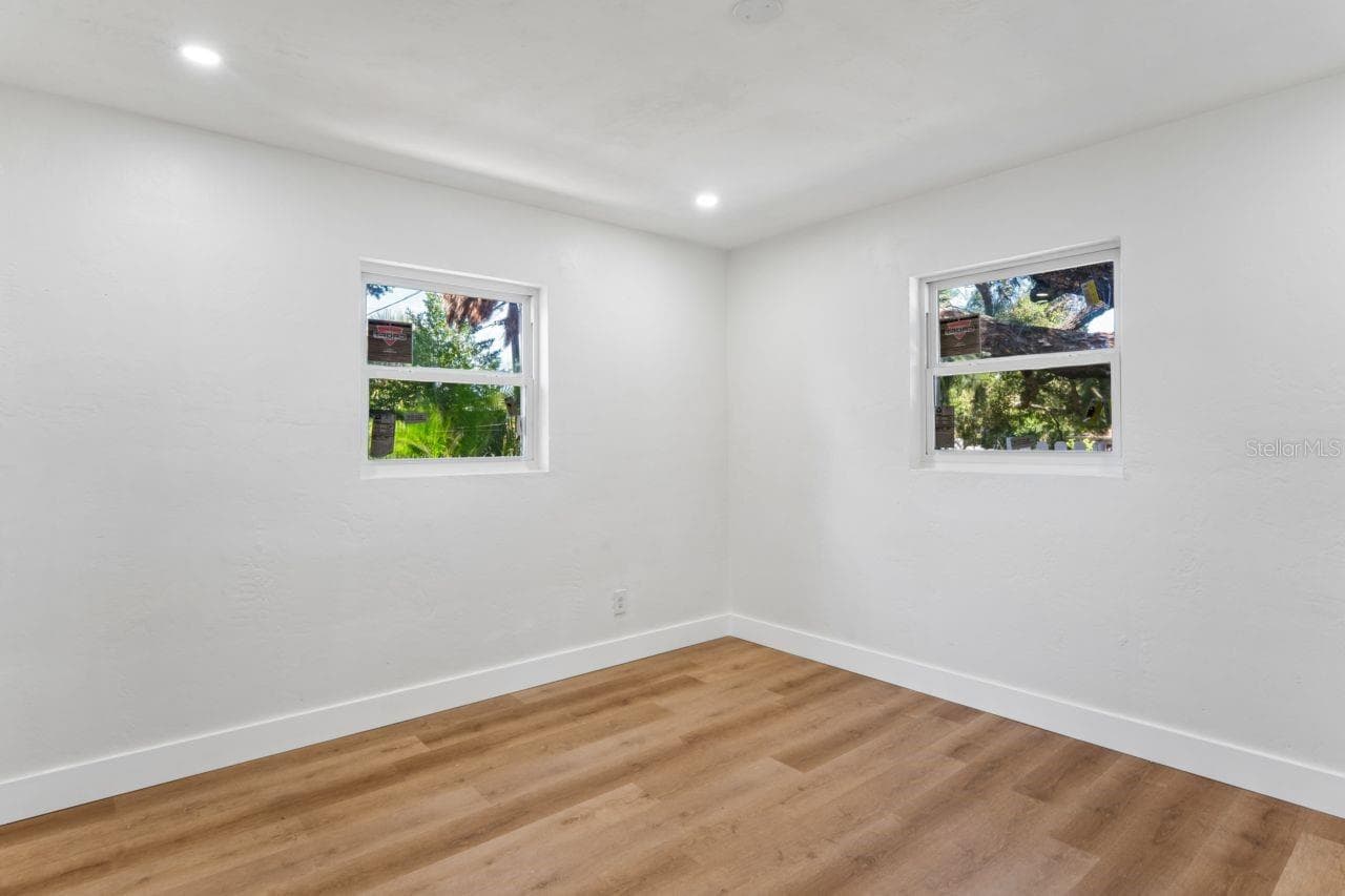 Single Family Residence at 2929 EMERSON AVE S, ST PETERSBURG, photo 23 of 36