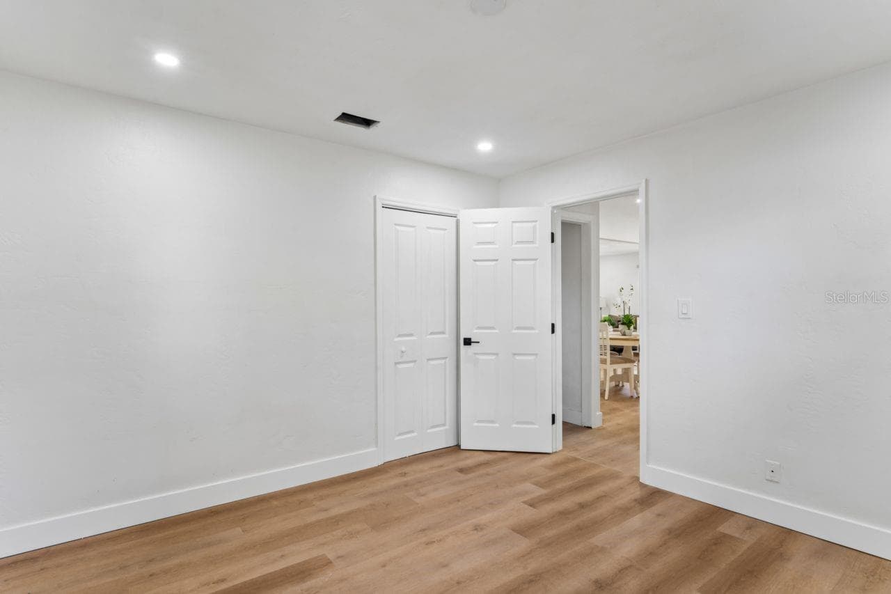 Single Family Residence at 2929 EMERSON AVE S, ST PETERSBURG, photo 24 of 36