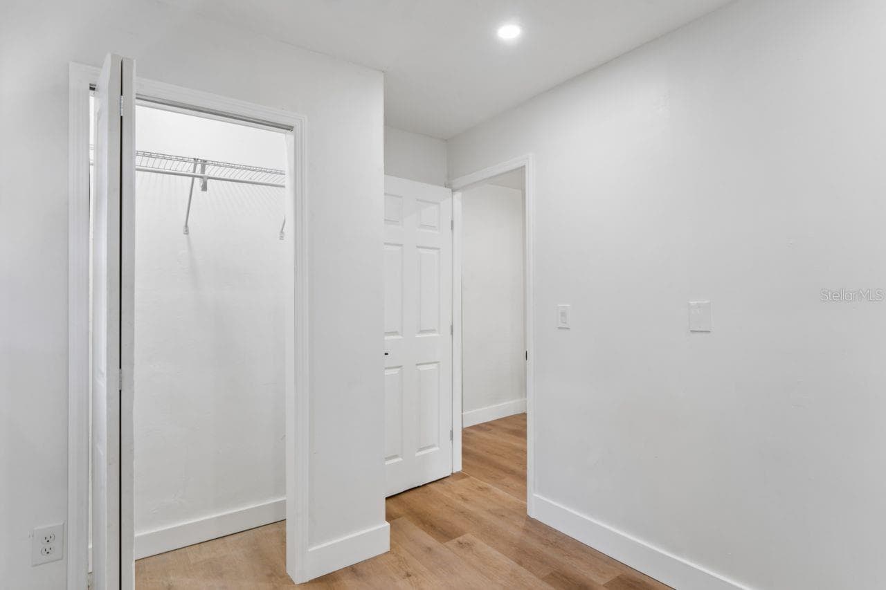 Single Family Residence at 2929 EMERSON AVE S, ST PETERSBURG, photo 28 of 36