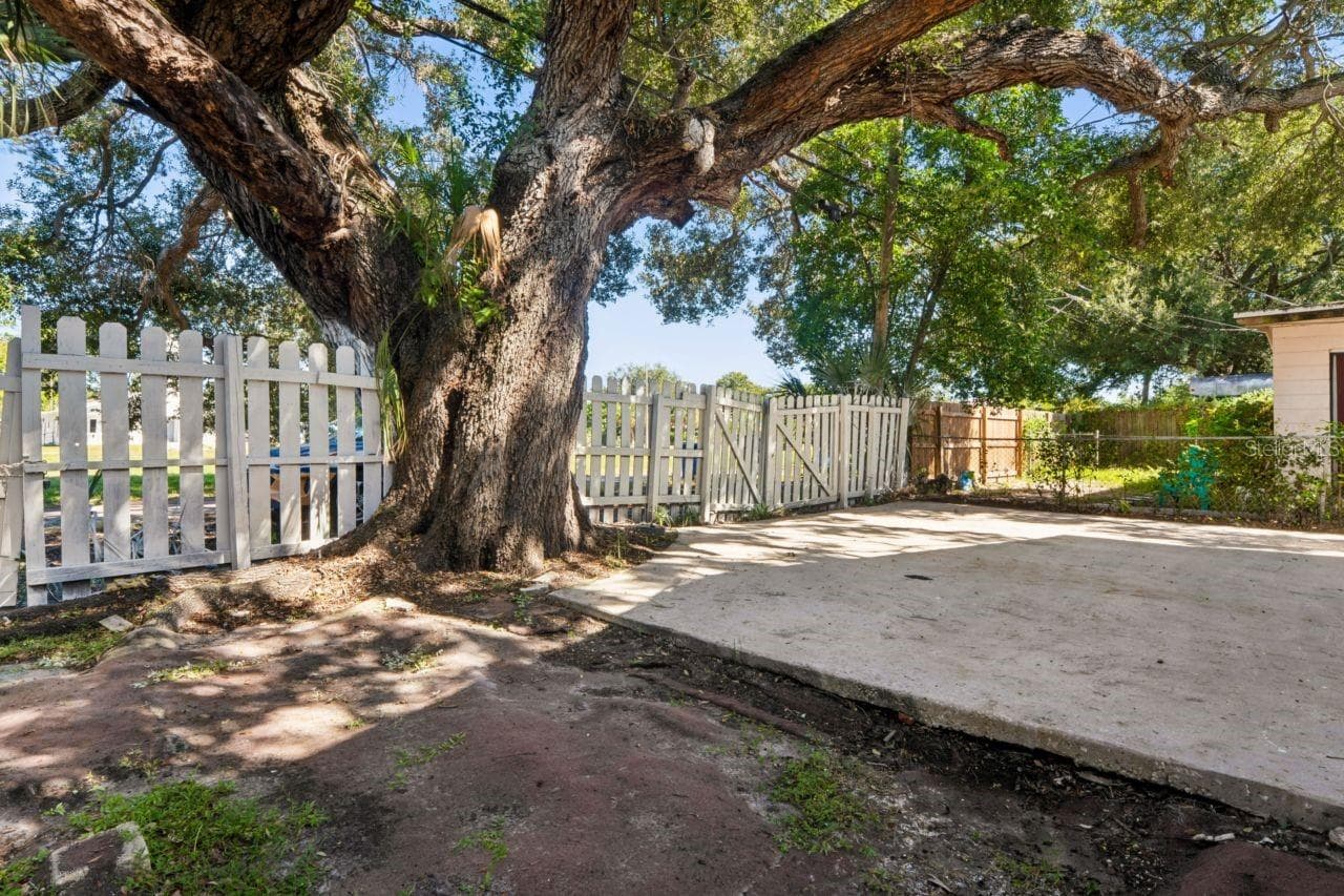 Single Family Residence at 2929 EMERSON AVE S, ST PETERSBURG, photo 31 of 36