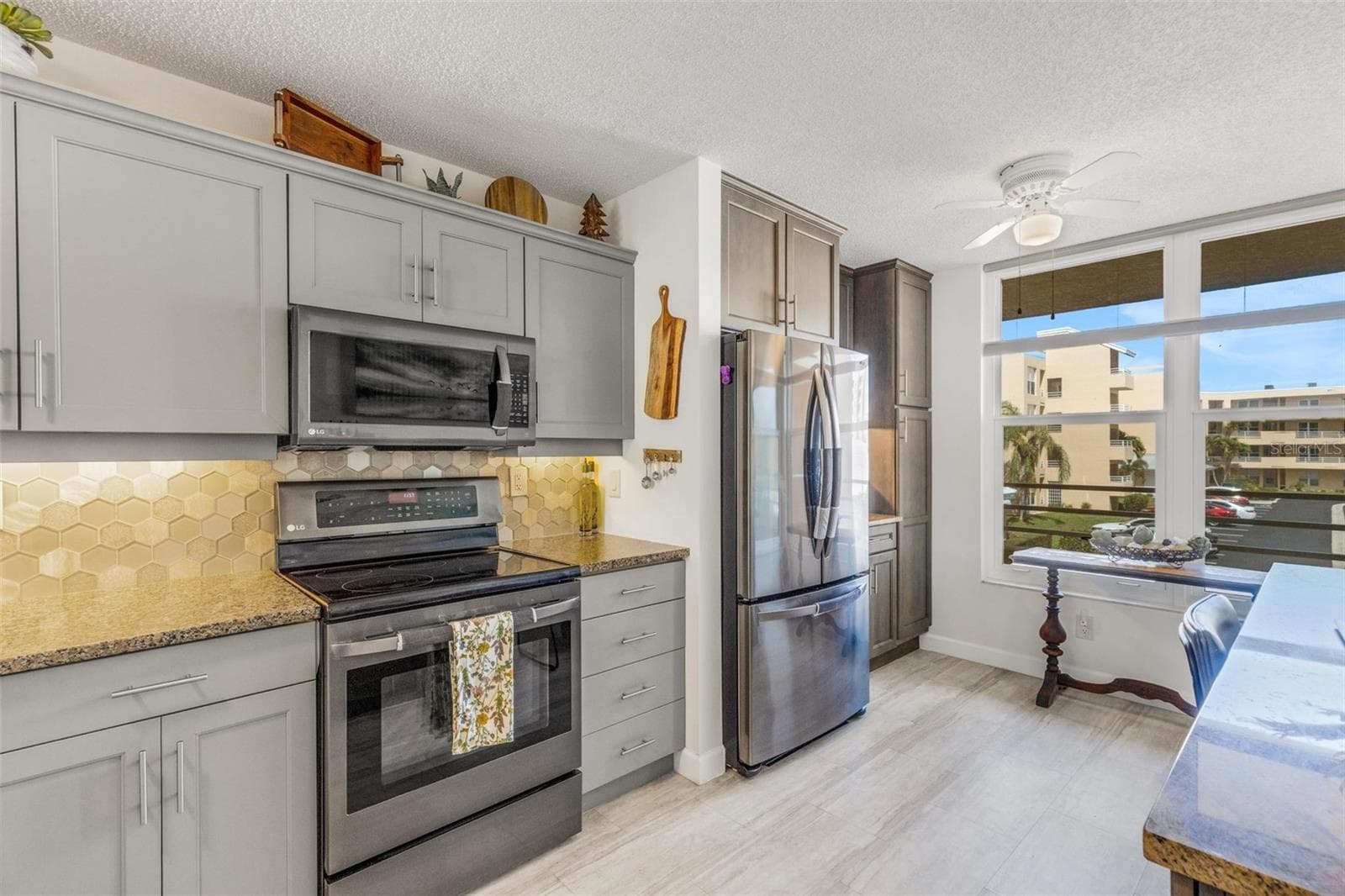 Condominium at 4460 FAIRWAYS BLVD #105, BRADENTON, photo 6 of 72