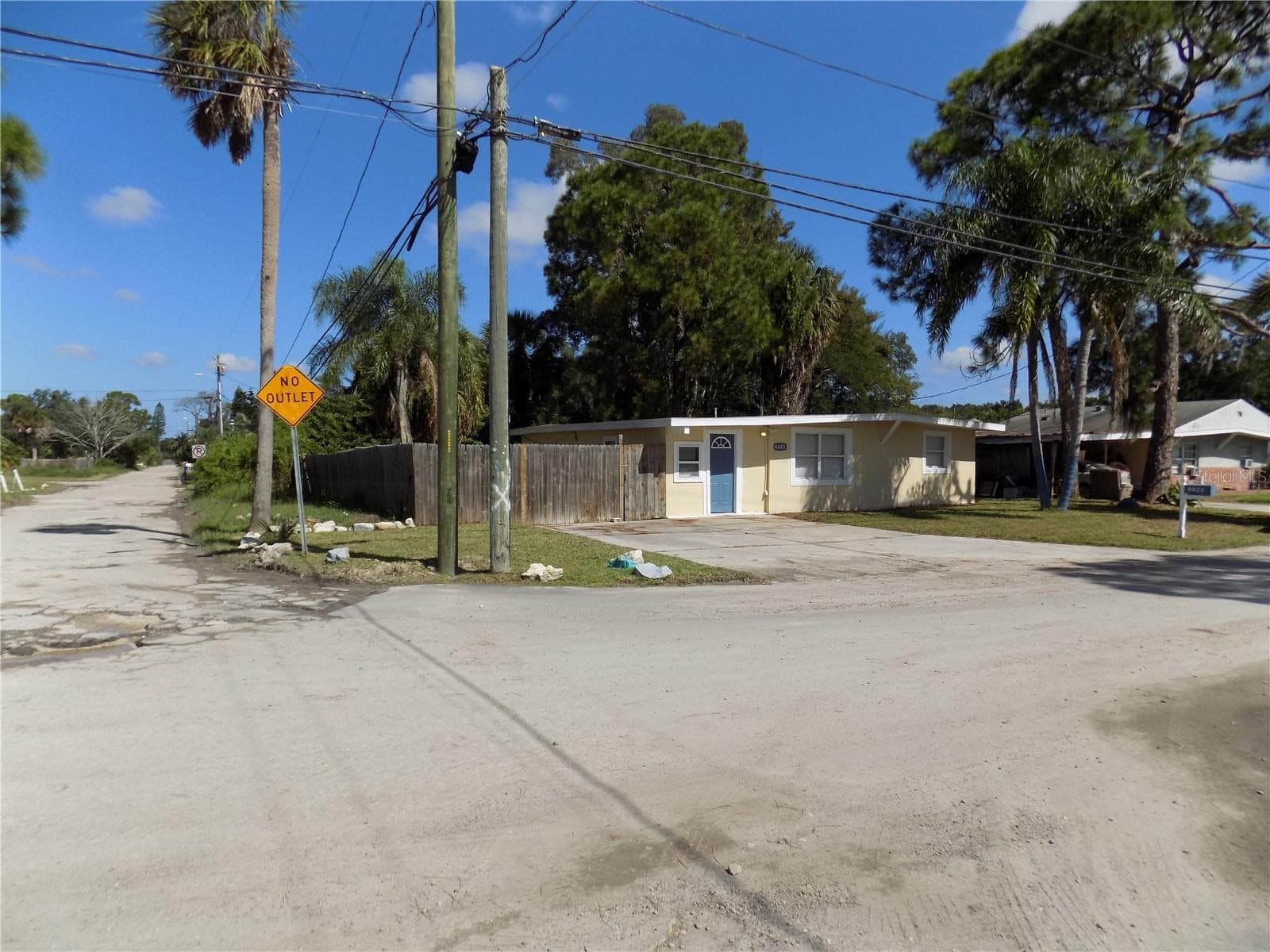 Exter view of corner - 6623 SANDRA DR, PORT RICHEY