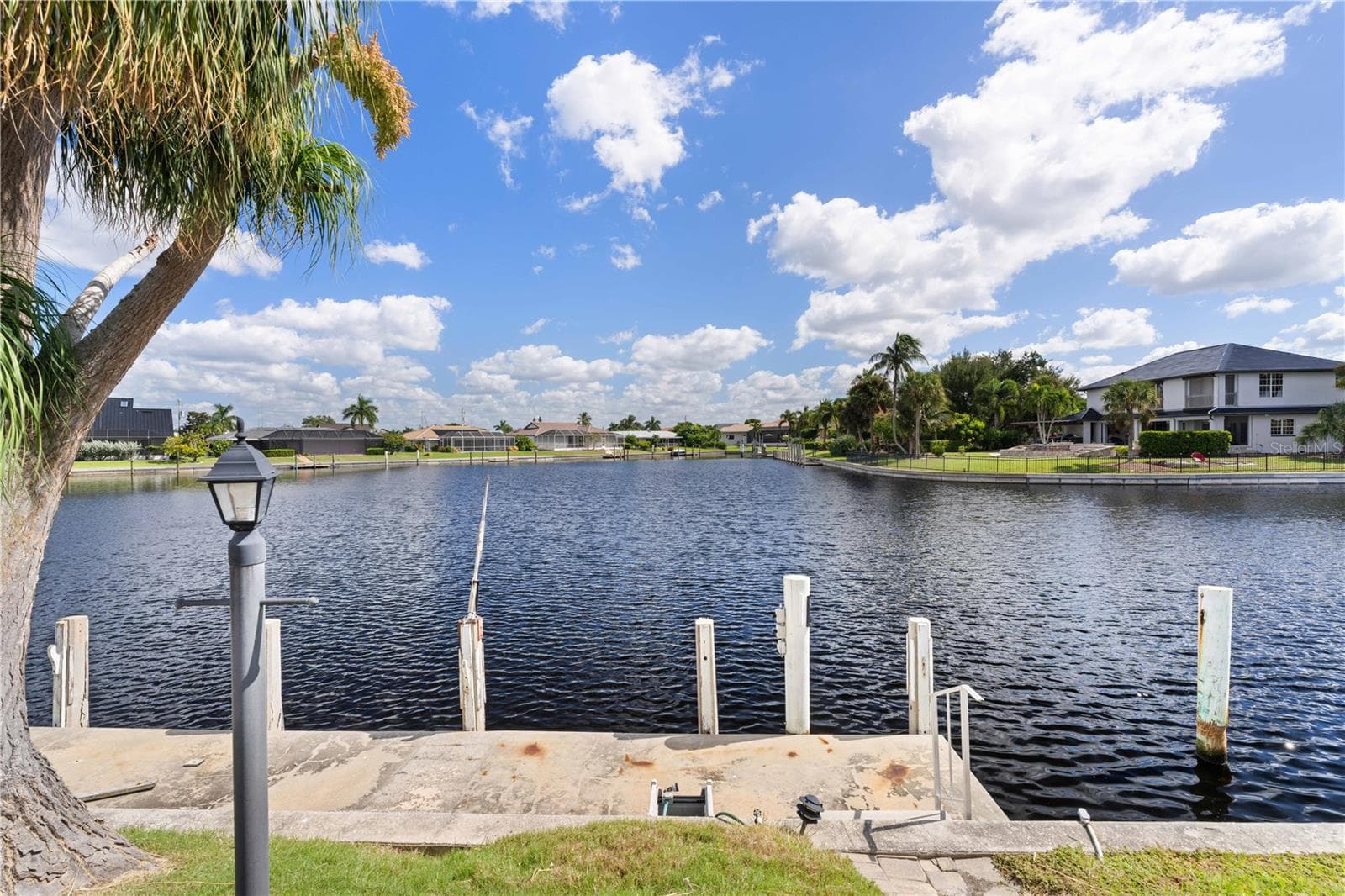 Single Family Residence at 140 BAYSHORE CT, PUNTA GORDA, photo 4 of 75