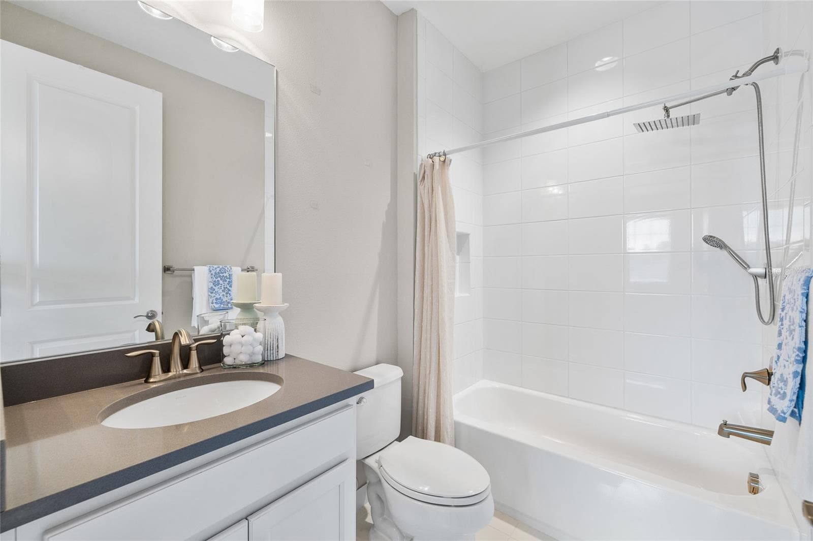 Upstairs ensuite bathroom 5 - 30351 TRISTANIA CT, WESLEY CHAPEL
