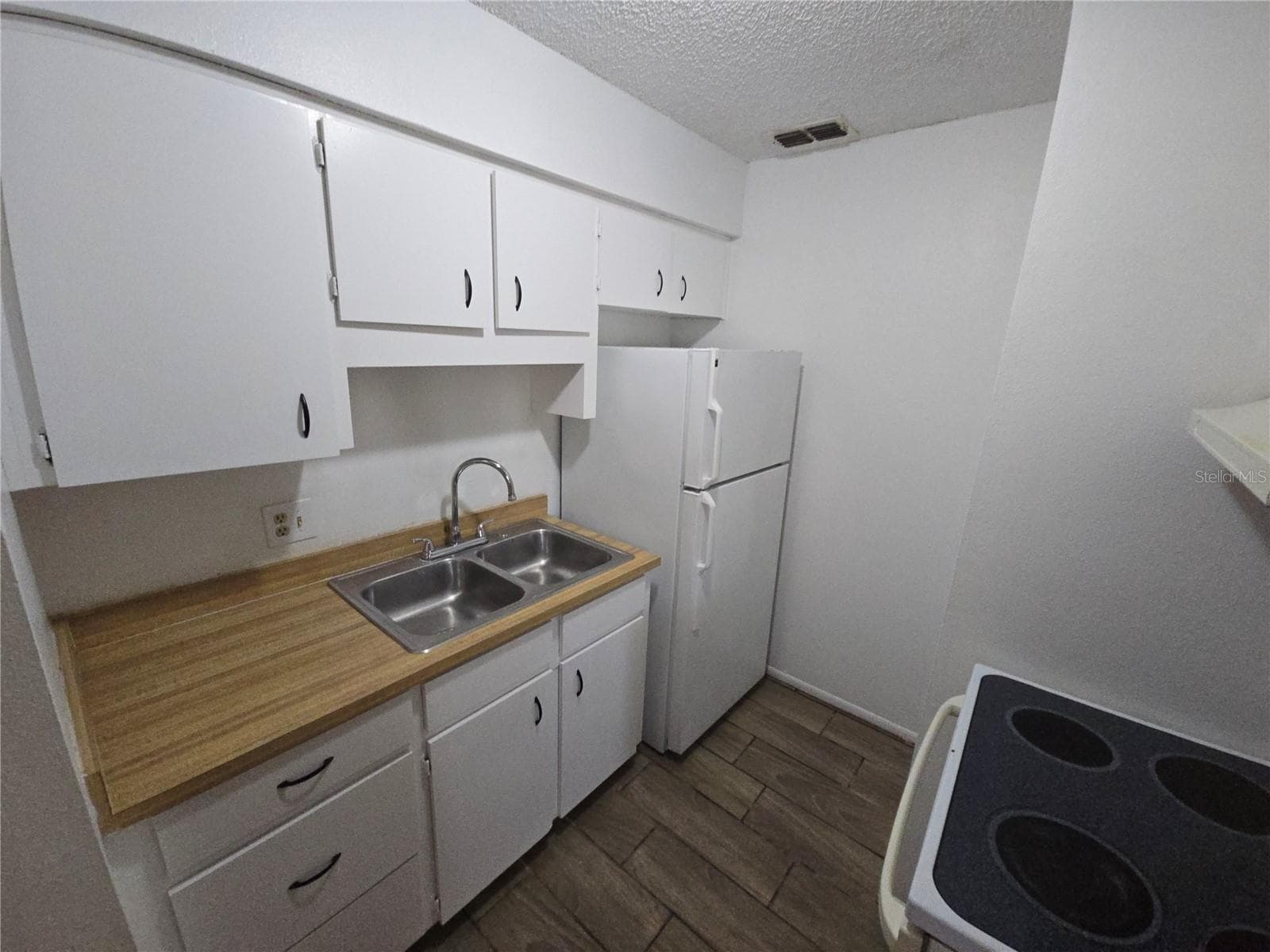 KITCHEN AREA # 1 - IDA LAKE SUB, WINTER HAVEN