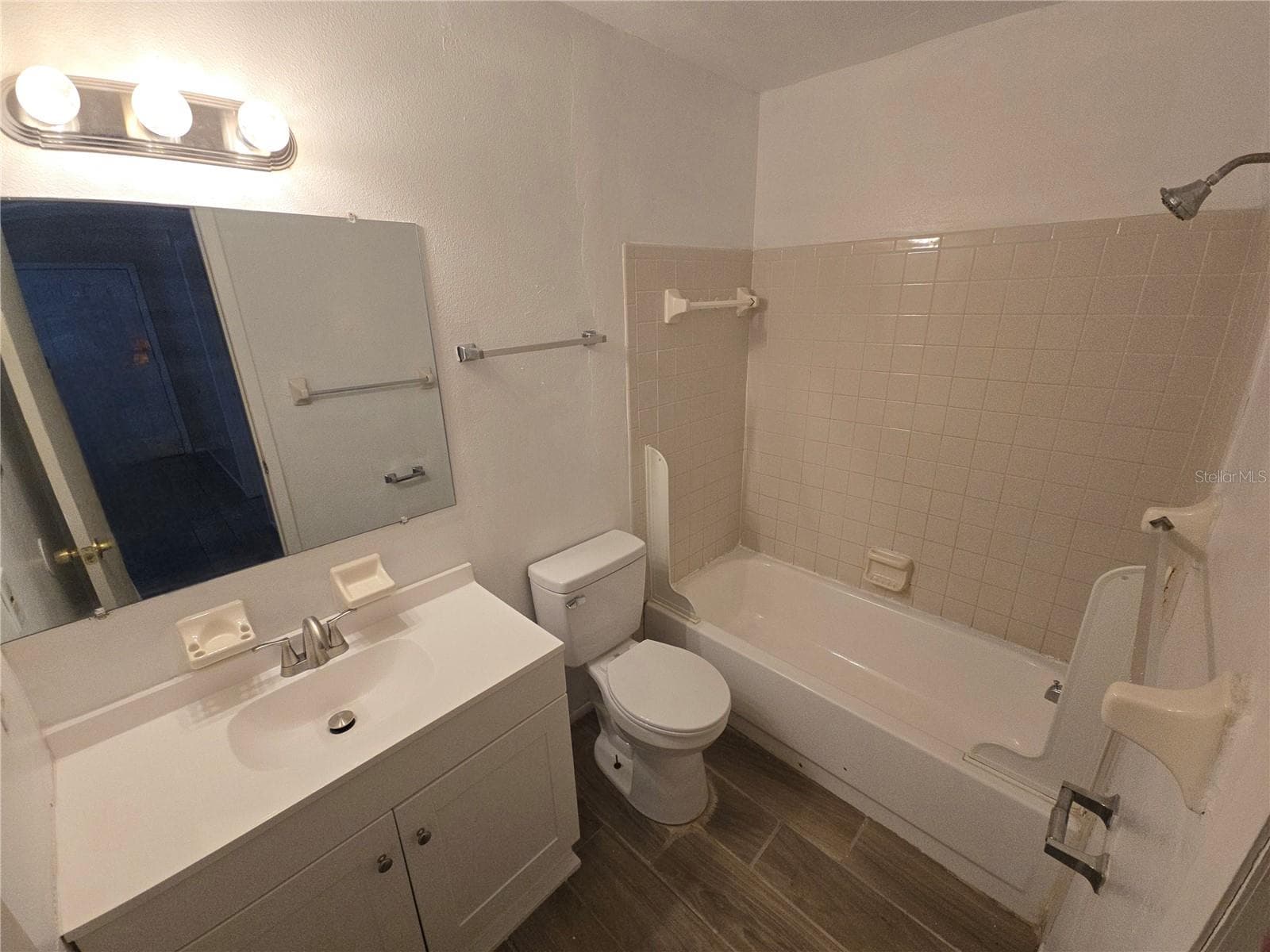 BATHROOM - IDA LAKE SUB, WINTER HAVEN
