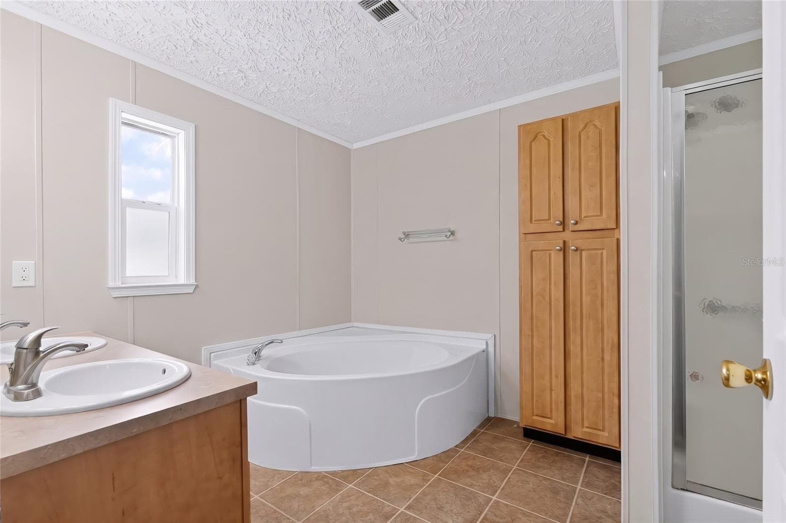 Single Family Residence at 13616 LITEWOOD DR, HUDSON, photo 28 of 35