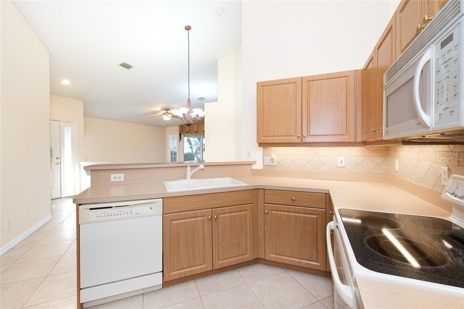 Great Kitchen Space - 4057 FAIRWAY DR, NORTH PORT