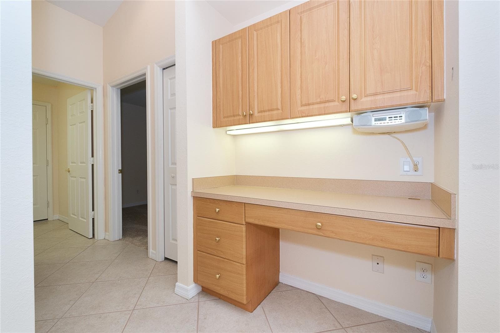 Built in Desk - 4057 FAIRWAY DR, NORTH PORT