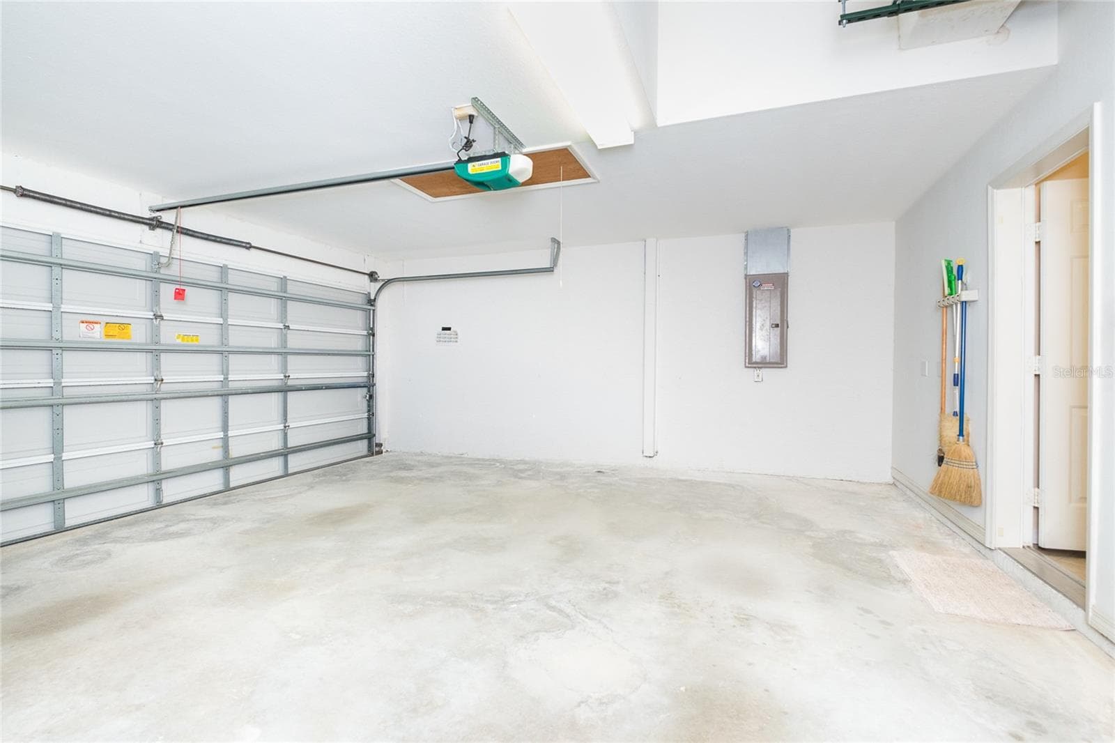 Garage - 4057 FAIRWAY DR, NORTH PORT