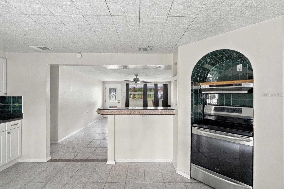 Single Family Residence at 812 WINDSOR ST, LAKELAND, photo 10 of 25