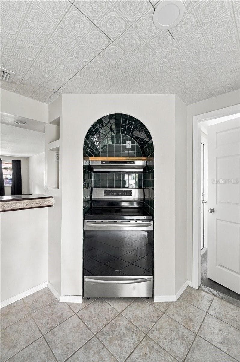 Single Family Residence at 812 WINDSOR ST, LAKELAND, photo 11 of 25