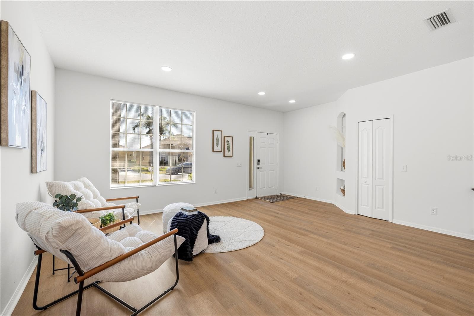 Formal Living Room + Dining Room - 10416 MEADOW SPRING DR, TAMPA