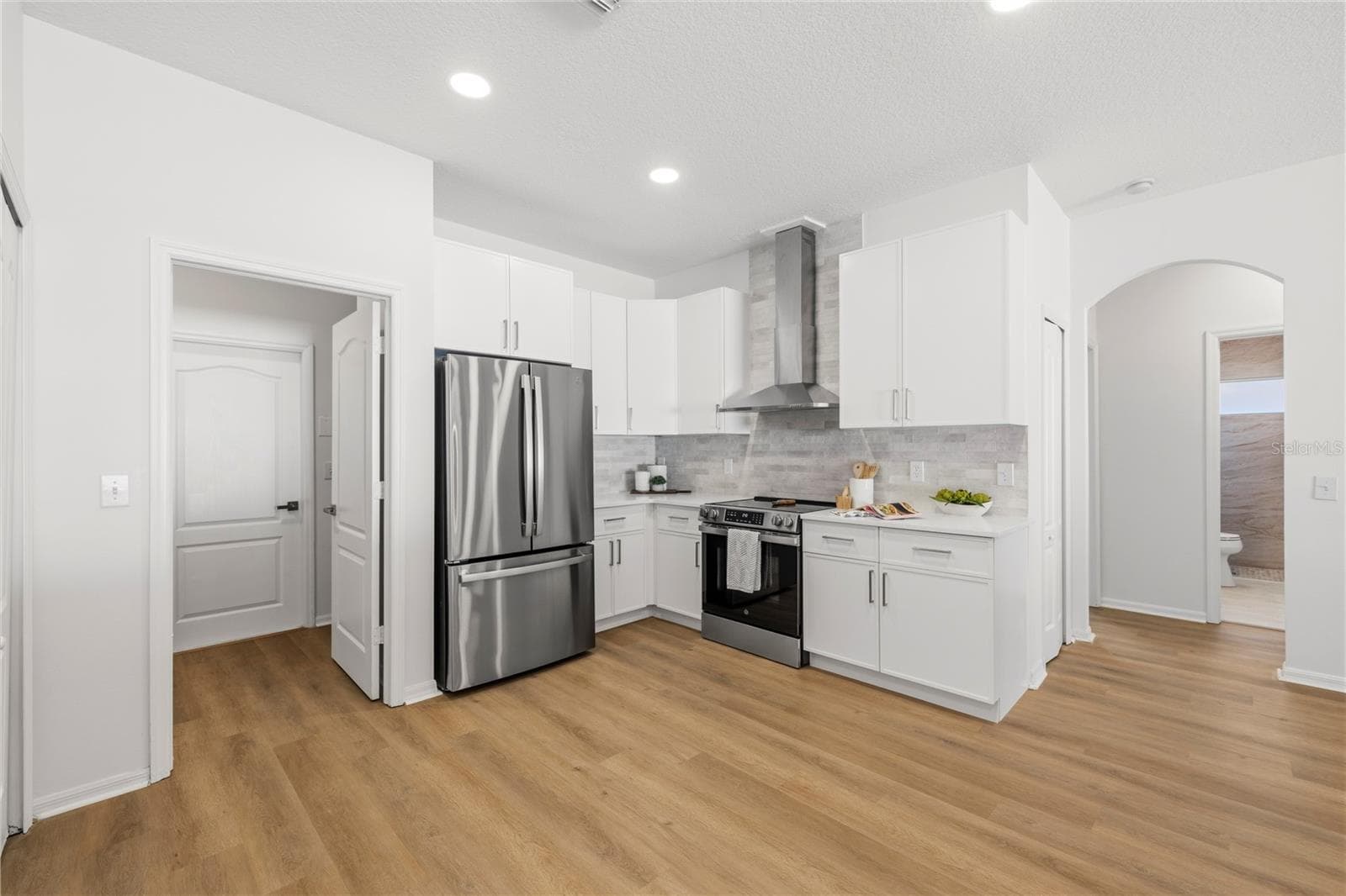 Kitchen - 10416 MEADOW SPRING DR, TAMPA