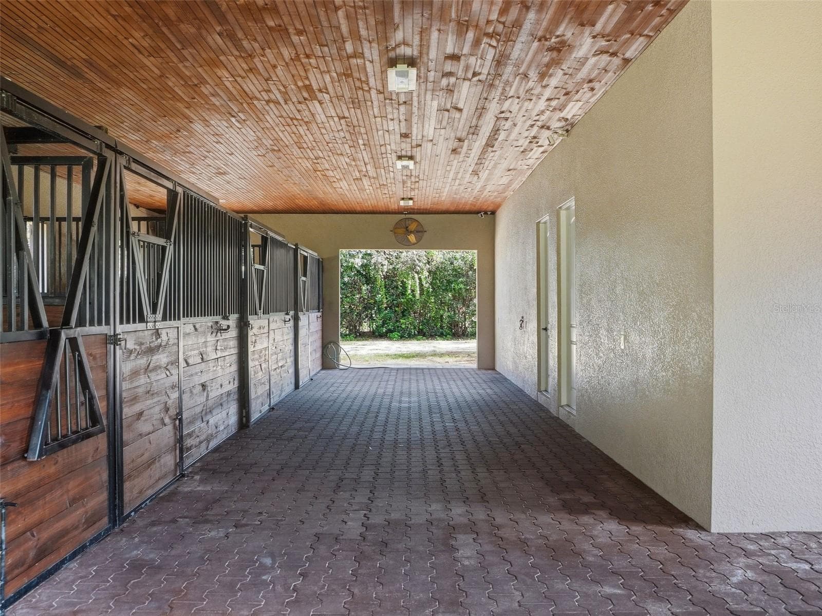 Horse Barn Ally - 1450 VIRGINIA LEE CIR, BROOKSVILLE