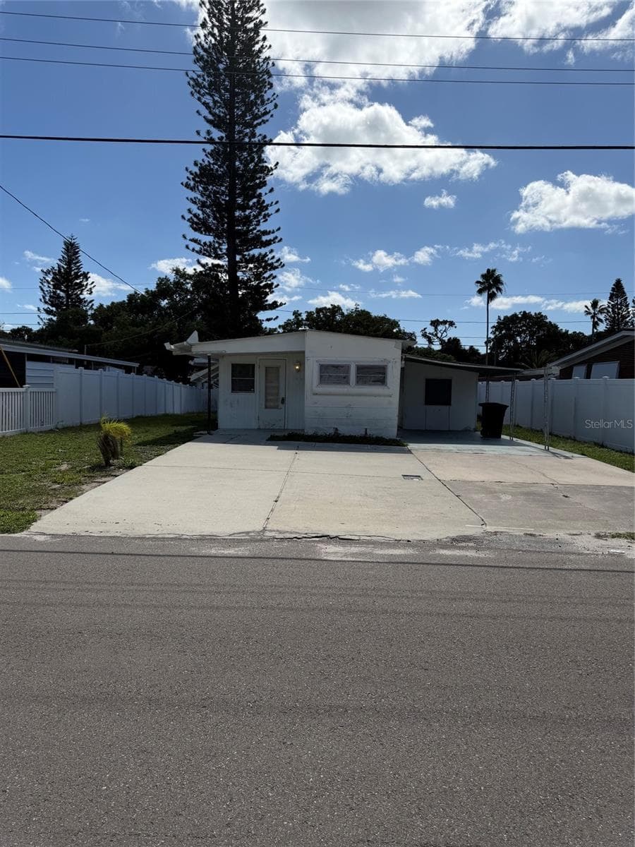 View of entire property - 4120 BUENA VISTA LN, HOLIDAY