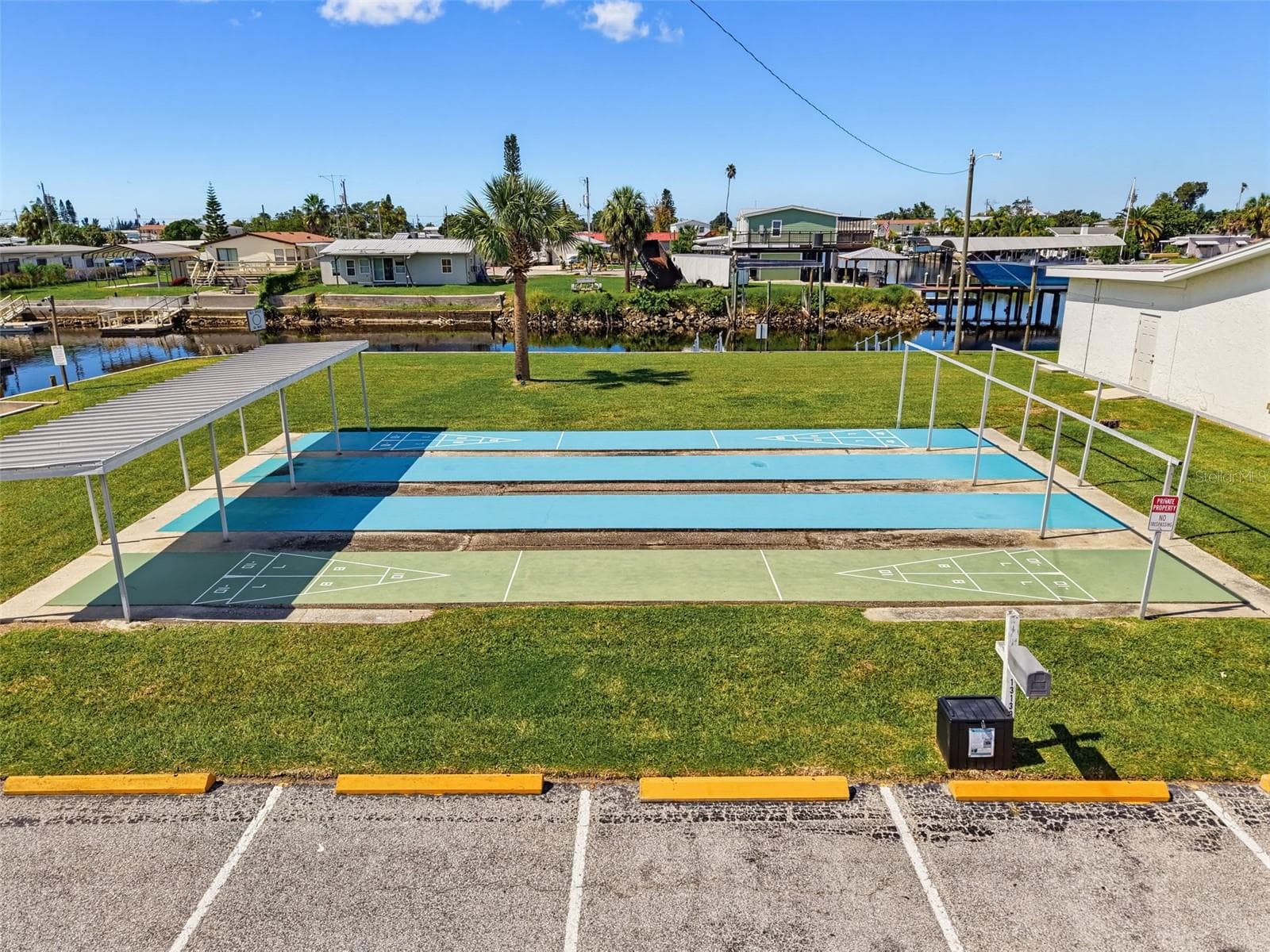 FUN BEYOND THE WATER! Enjoy shuffleboard and community recreational amenities! - 13124 CABIN CT, HUDSON