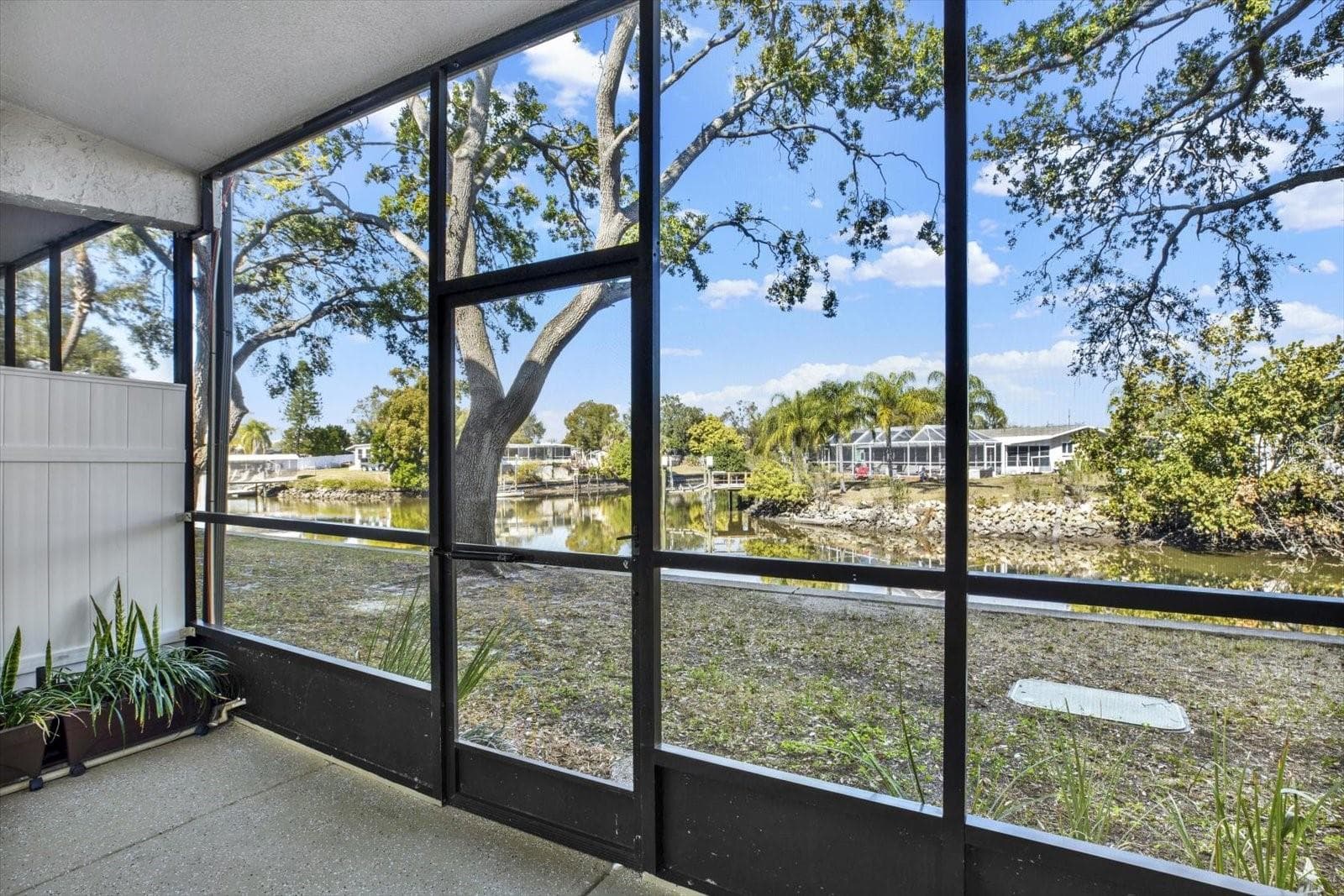 Enclosed patio - 9125 TUDOR DR #D109, TAMPA