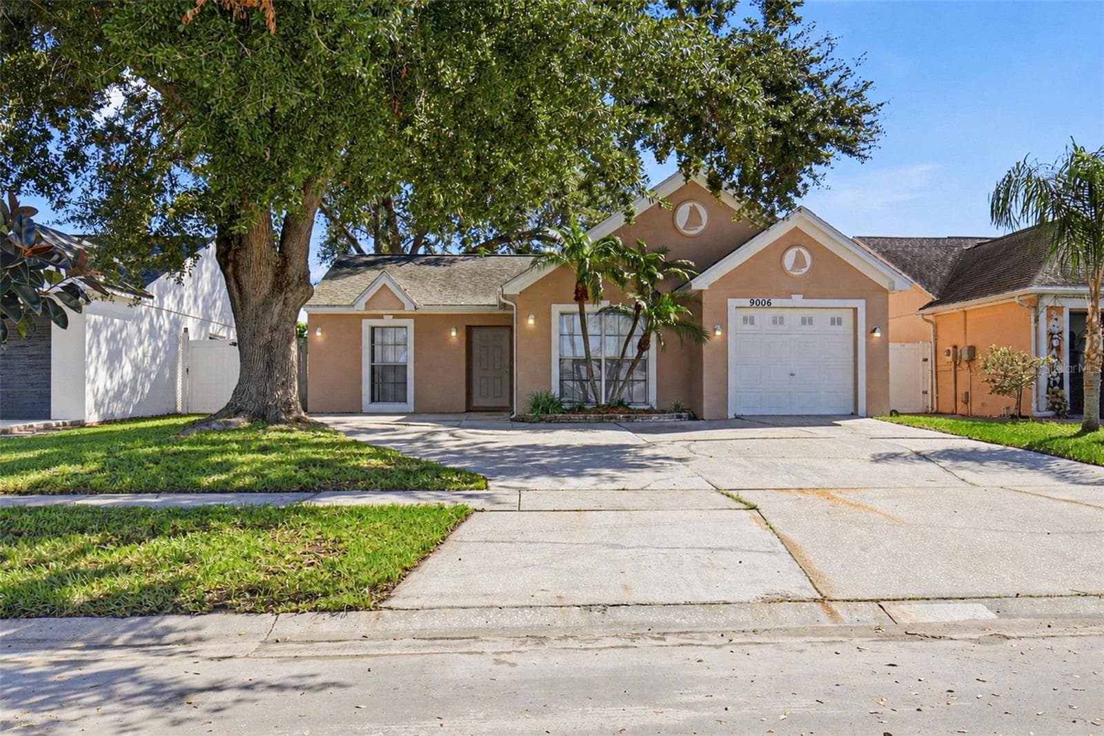 Single Family Residence at 9006 DIXIANA VILLA CIR, TAMPA, photo 2 of 109