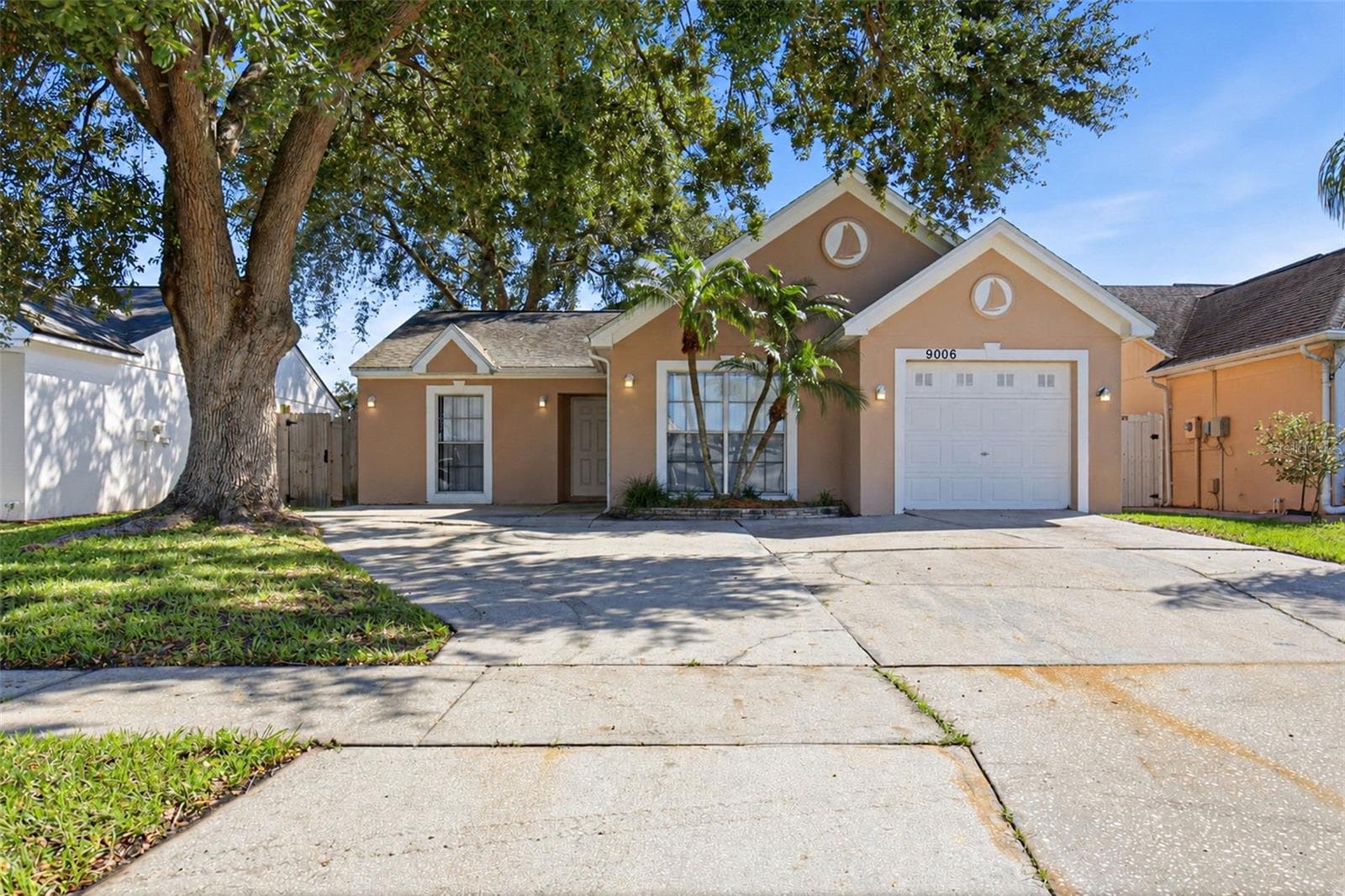 Single Family Residence at 9006 DIXIANA VILLA CIR, TAMPA, photo 4 of 109