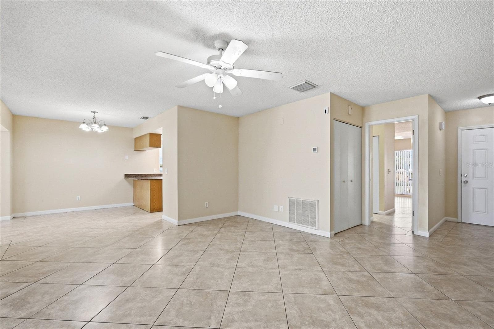 Single Family Residence at 9006 DIXIANA VILLA CIR, TAMPA, photo 12 of 109