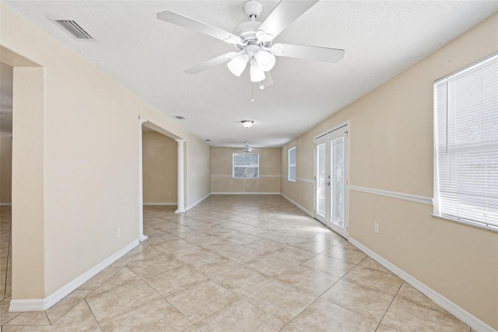 Single Family Residence at 9006 DIXIANA VILLA CIR, TAMPA, photo 16 of 109
