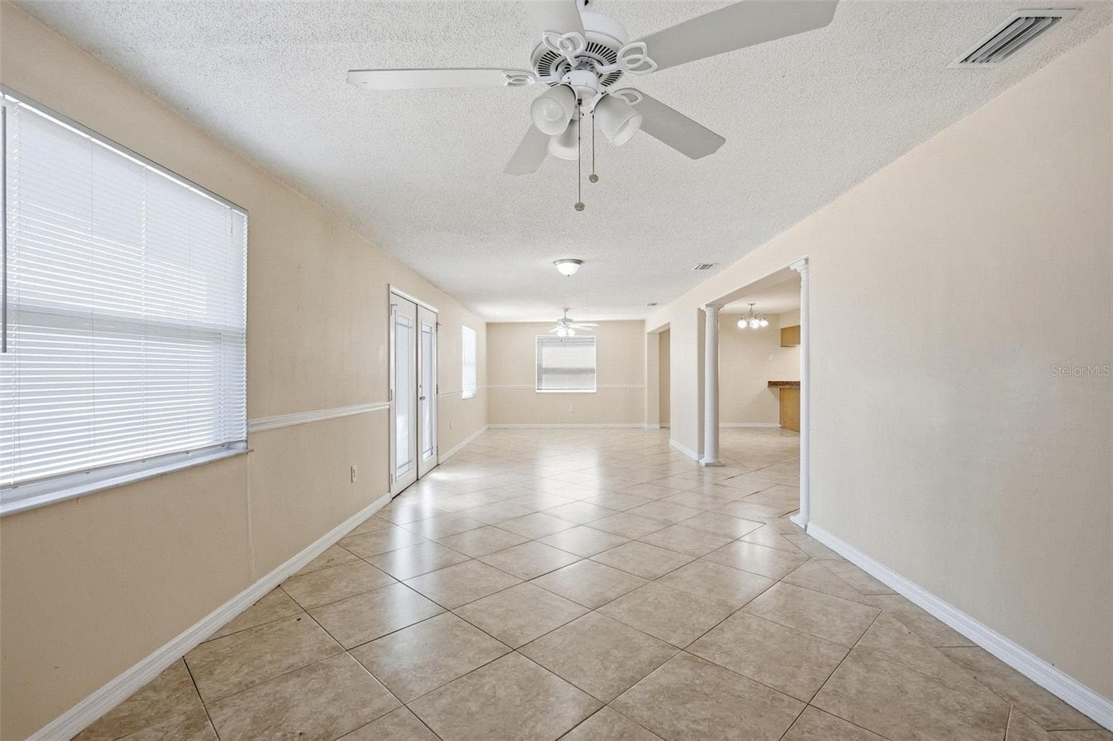 Single Family Residence at 9006 DIXIANA VILLA CIR, TAMPA, photo 18 of 109