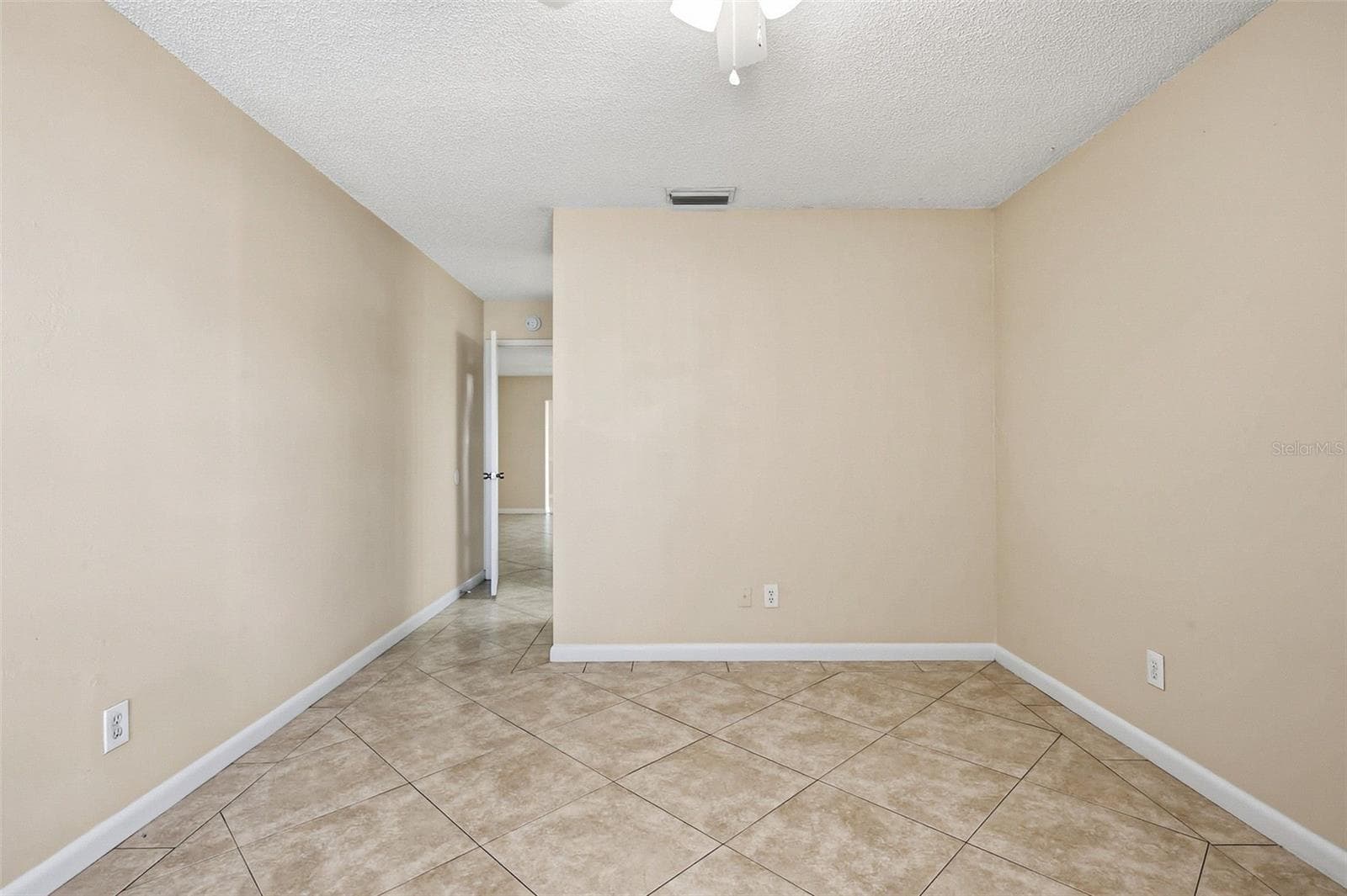 Single Family Residence at 9006 DIXIANA VILLA CIR, TAMPA, photo 32 of 109