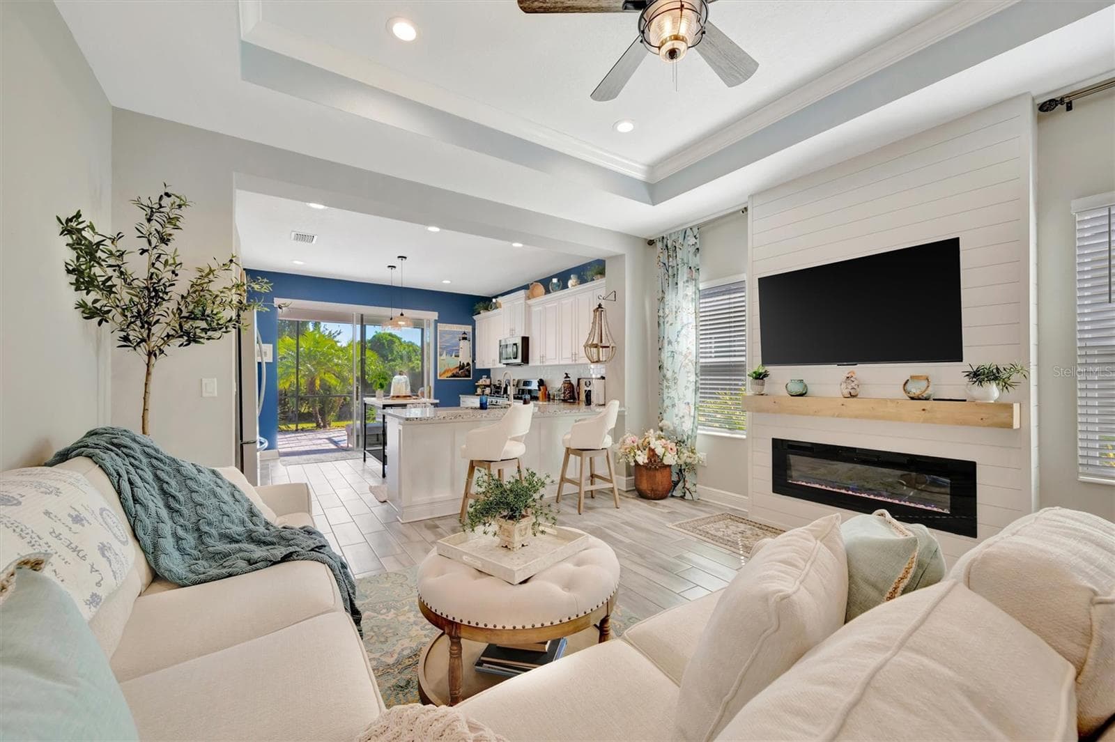Custom fireplace wall - 11115 SAND PINE LN, PARRISH