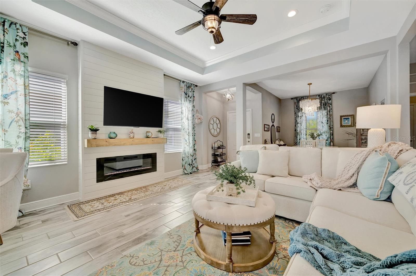 Notice the ceiling detail - 11115 SAND PINE LN, PARRISH