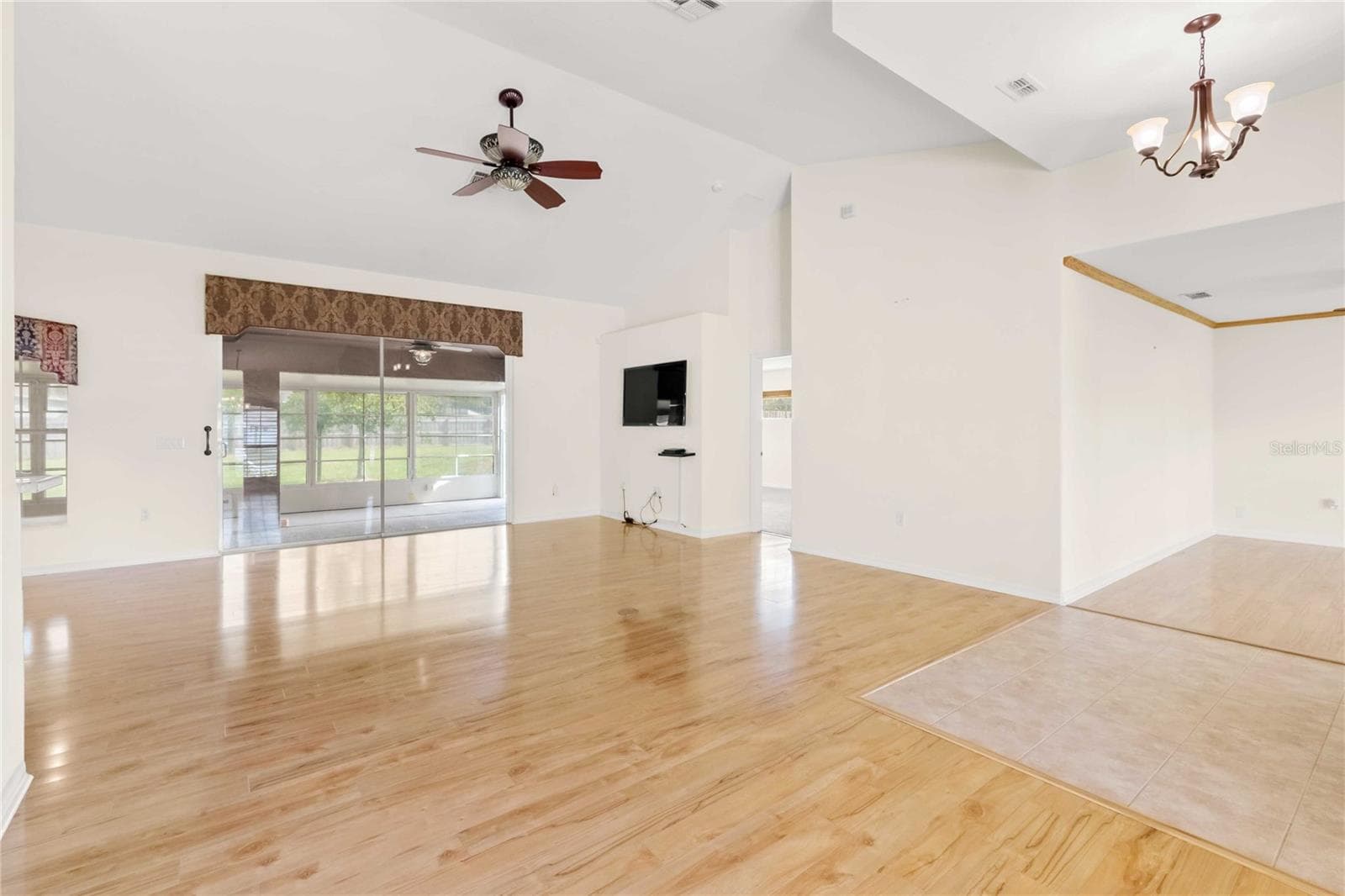 Single Family Residence at 12404 PALM RIDGE DR, SAN ANTONIO, photo 8 of 47