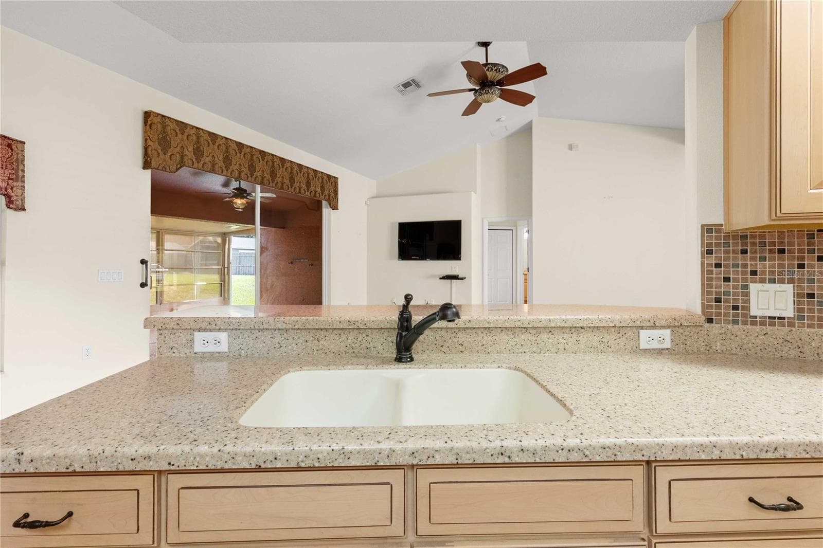 Single Family Residence at 12404 PALM RIDGE DR, SAN ANTONIO, photo 16 of 47