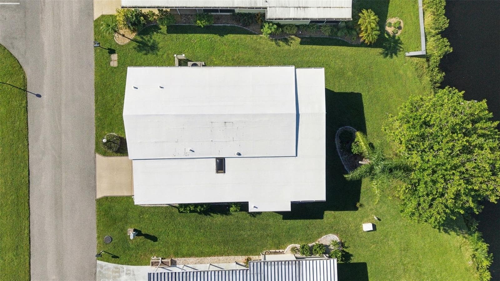 Manufactured Home at 110 MARTINIQUE RD, NORTH PORT, photo 13 of 73