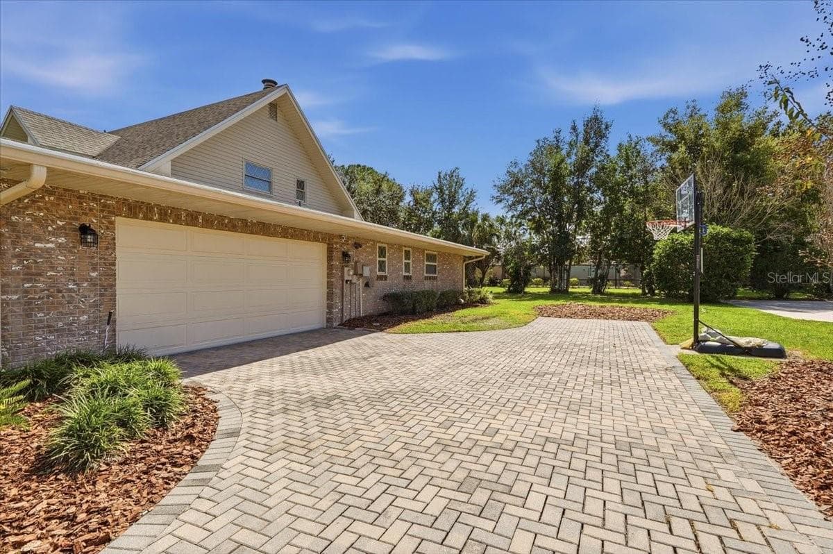 Single Family Residence at 70 GREENFIELD CT, WINTER HAVEN, photo 6 of 38