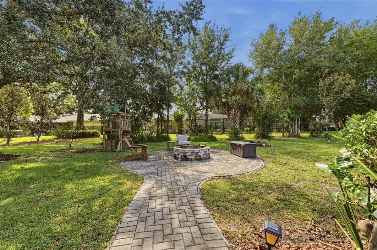 Single Family Residence at 70 GREENFIELD CT, WINTER HAVEN, photo 33 of 38