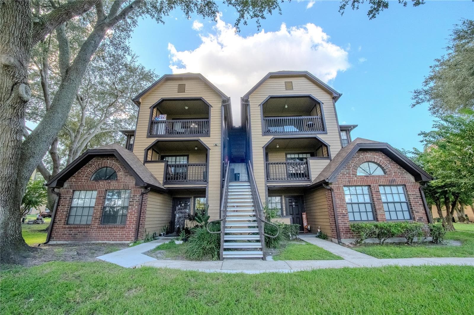 Condominium at 315 LAKEPOINTE DR #204, ALTAMONTE SPRINGS, photo 2 of 21
