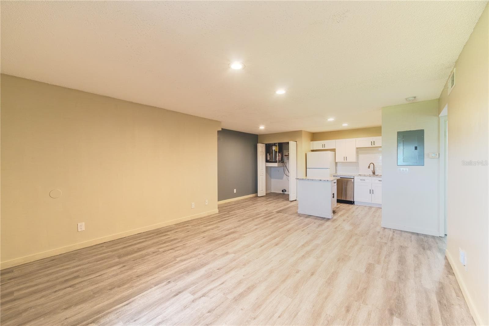 Condominium at 315 LAKEPOINTE DR #204, ALTAMONTE SPRINGS, photo 5 of 21