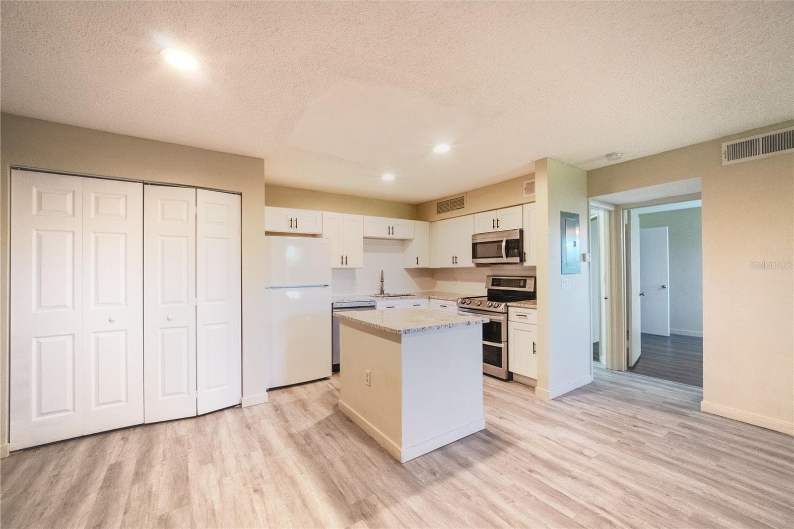 Condominium at 315 LAKEPOINTE DR #204, ALTAMONTE SPRINGS, photo 7 of 21